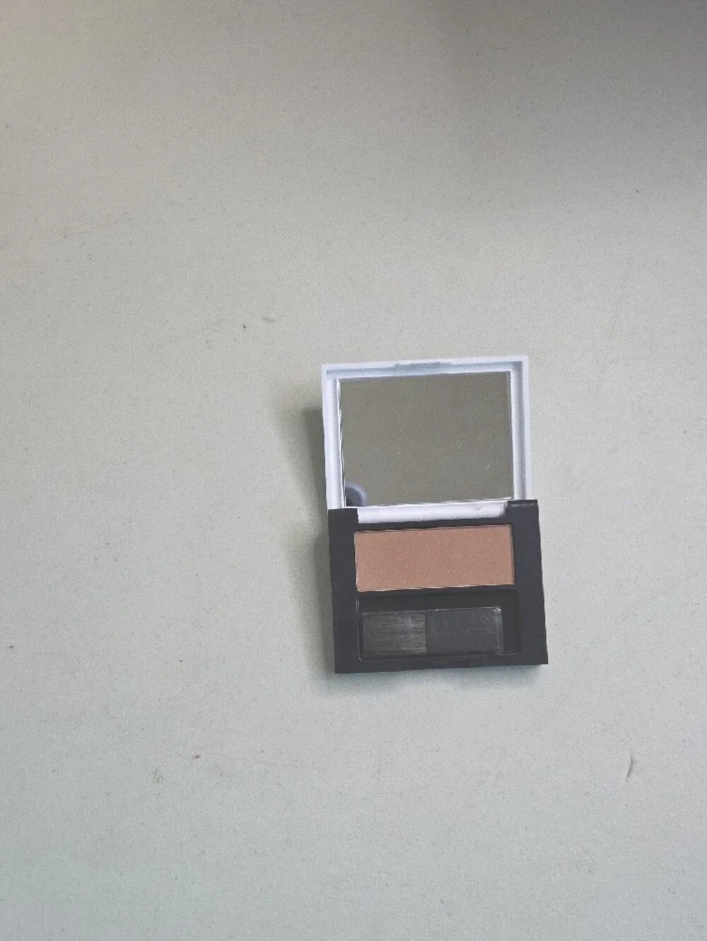 Estée Lauder Bronze Goddess Powder Bronzer - Black Compact with Gold Label